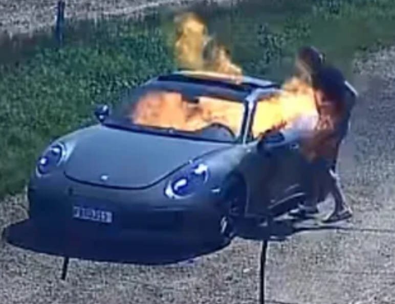 DENÚNCIA DE ROUBO TEM REVIRAVOLTA: HOMEM É FLAGRADO INCENDIANDO O PRÓPRIO PORSCHE NA LAPA