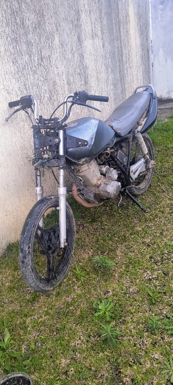 Motocicleta com chassi adulterado é apreendida em Mandirituba; homem é preso