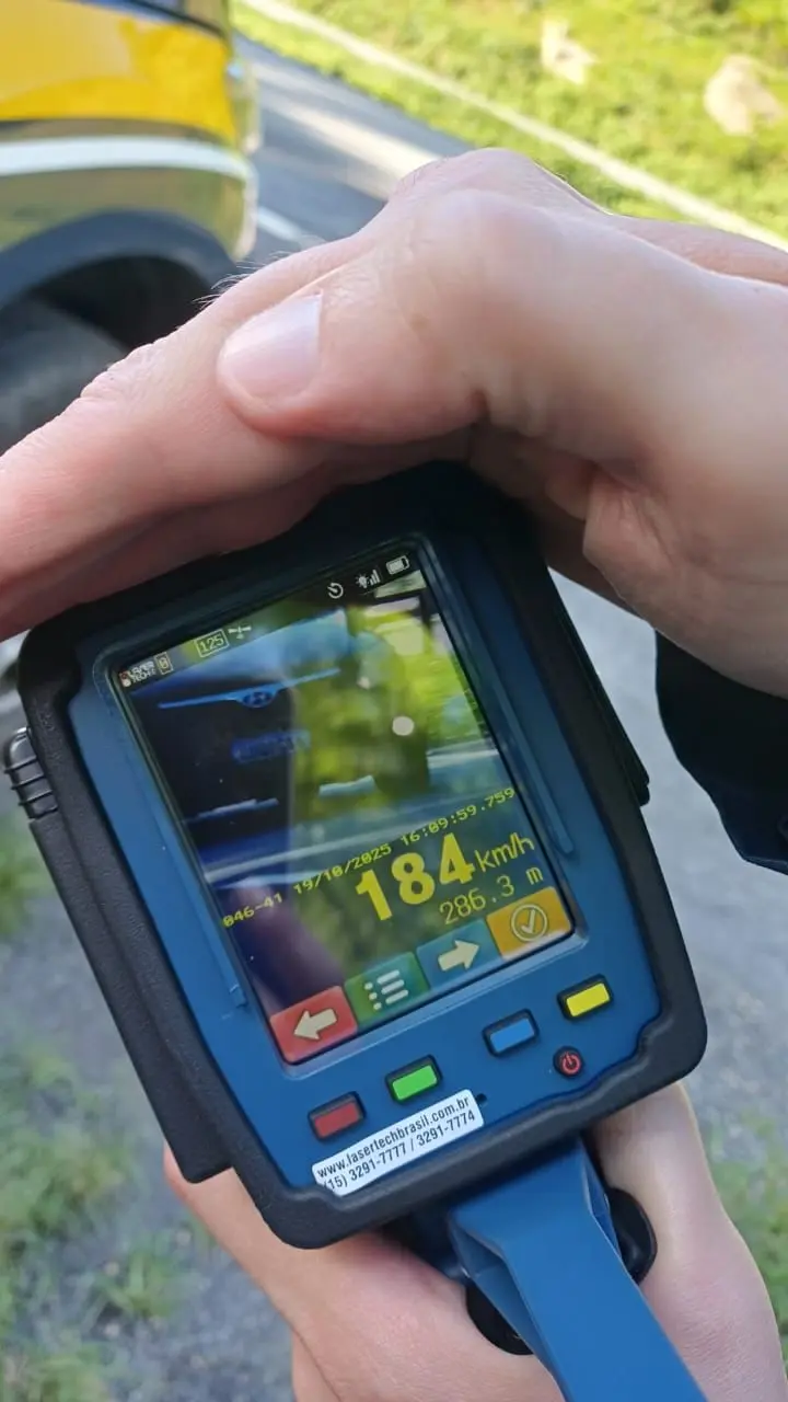 Motorista é flagrado a 184 km/h na BR-277 e recebe multa de R$ 880 em Paranaguá
