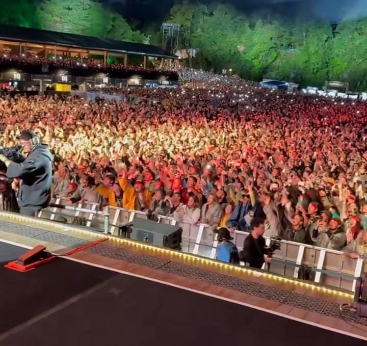 Guns N’ Roses leva multidão à Pedreira Paulo Leminski em noite inesquecível em Curitiba