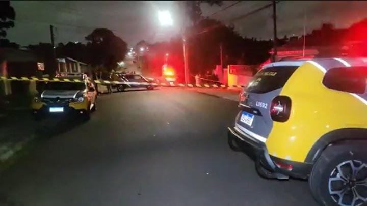 Suspeito é morto pela PM após atacar companheira com facão no Portão, em Curitiba