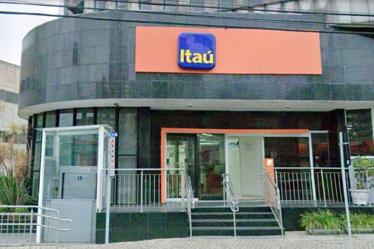Itaú anuncia fim de serviço no Brasil