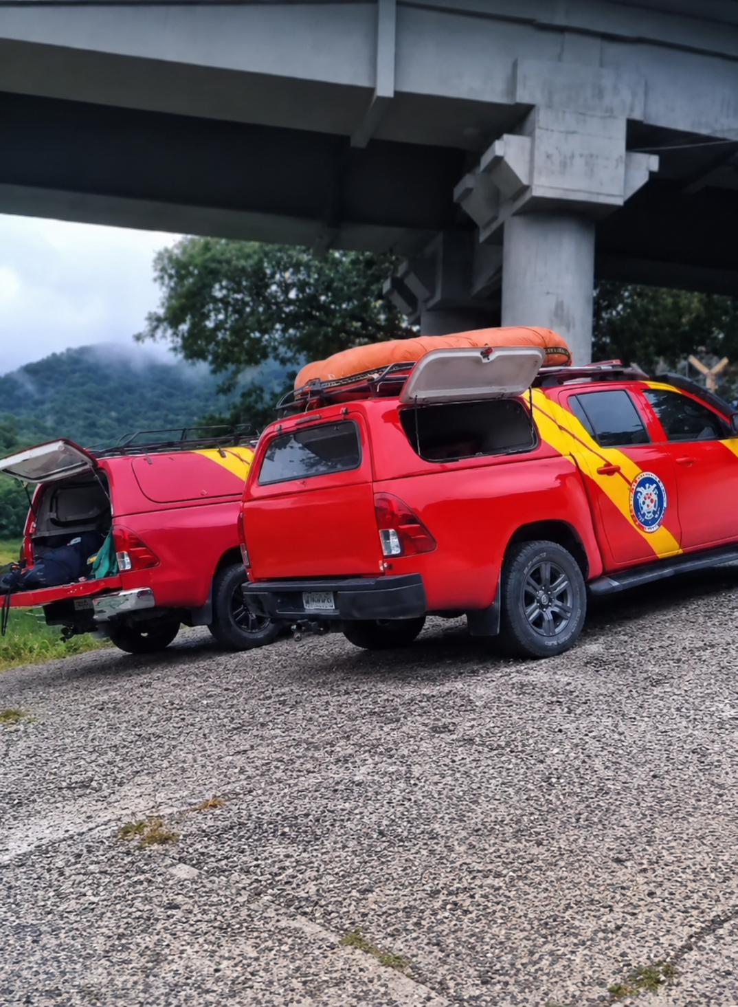 Pai e filha morrem após caminhão cair na represa do Capivari, em Campina Grande do Sul