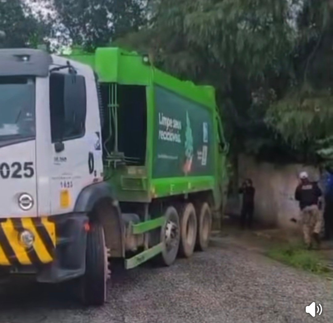 Coletor de lixo morre após ser prensado por caminhão durante manobra em Curitiba