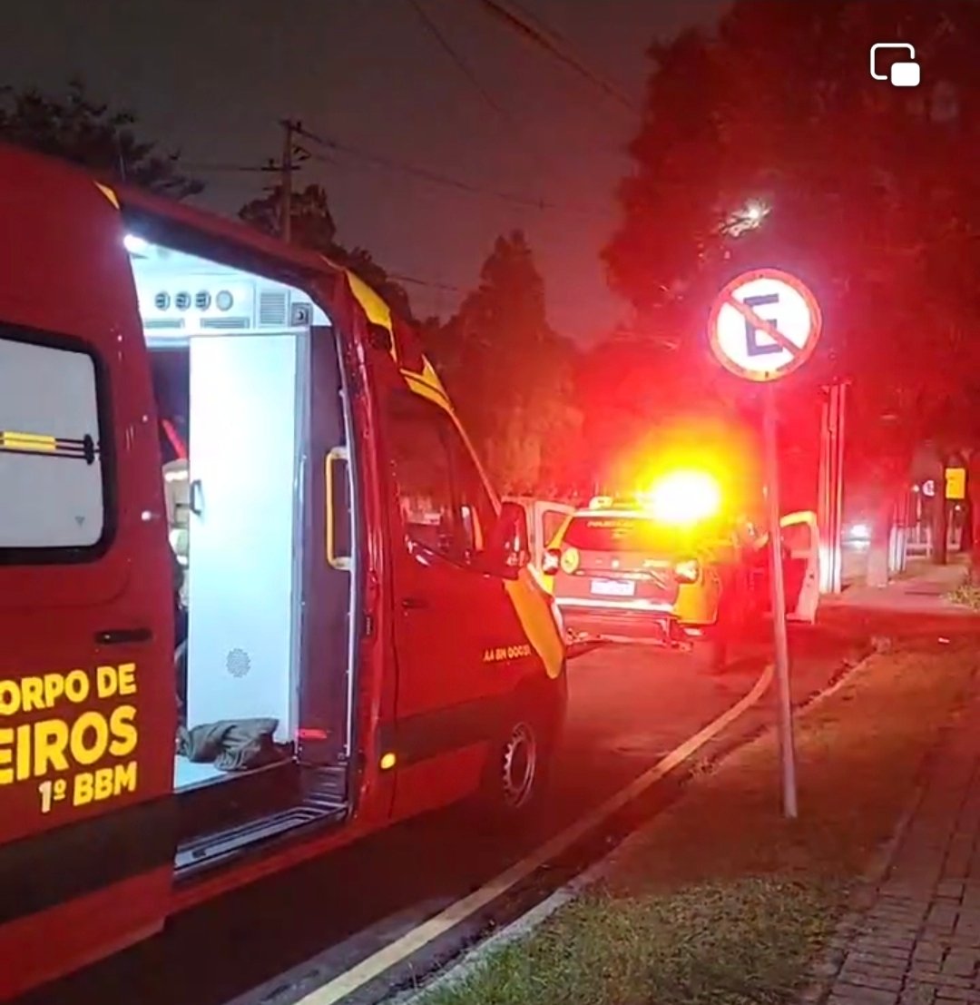 Homem é esfaqueado no peito no bairro Prado Velho, em Curitiba.
