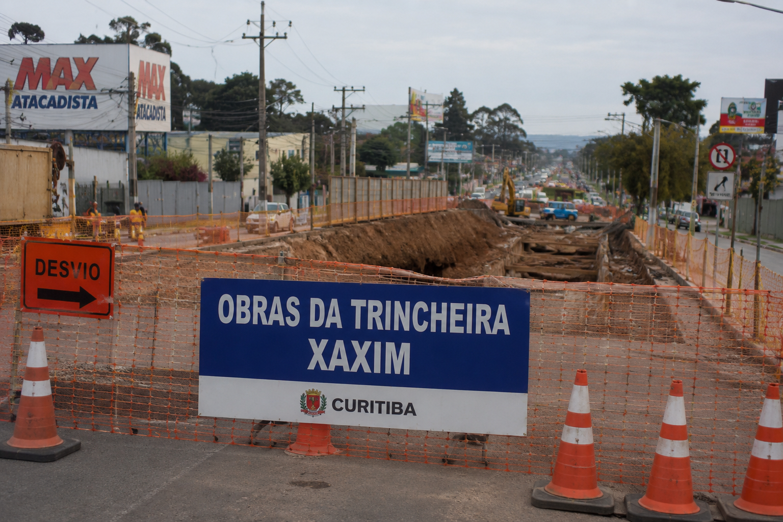 Obras de trincheira no Xaxim alteram trânsito e bloqueios devem seguir até 2028