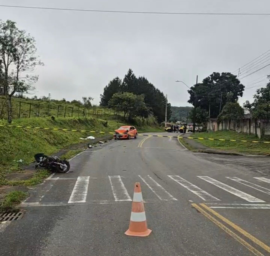 Motociclista de 37 anos morre em colisão frontal com táxi a caminho do trabalho em Campina Grande do Sul